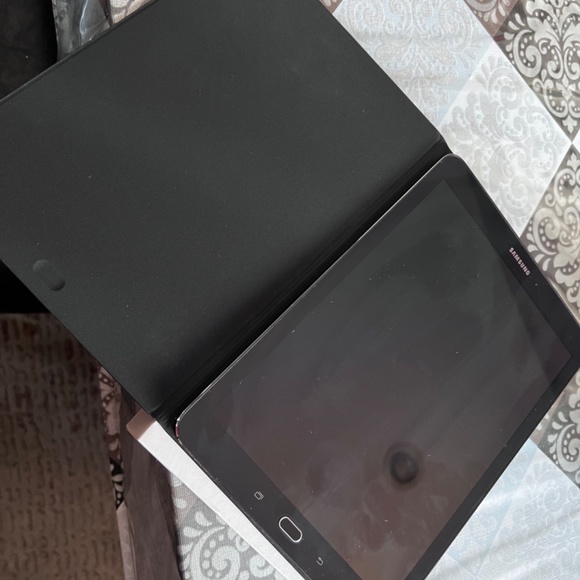 Samsung Galaxy Tab S2 - Picture 2 of 5